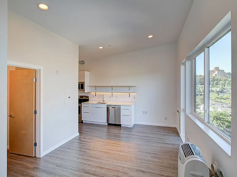 1410 Apartments — Photo 2