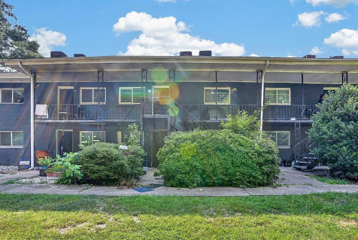 2 bed, 1000 sqft, $1,400 — Photo 2