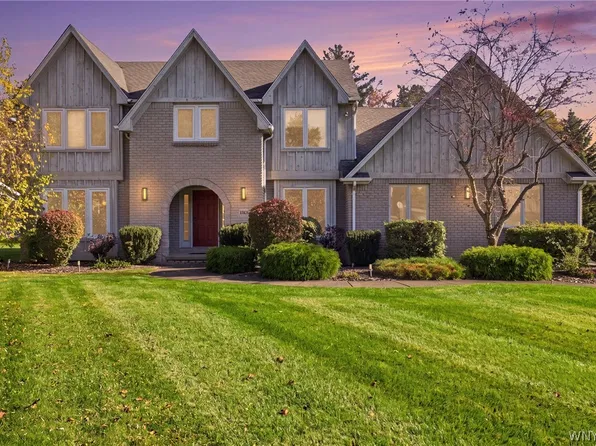 4566 Copperfield Dr, Hamburg, NY 14075