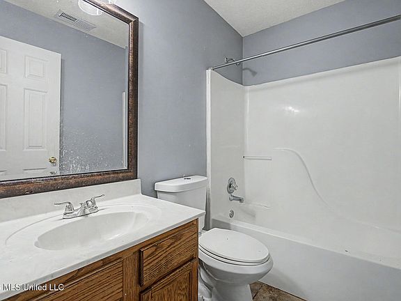 4th image of 7201 Lucia Ln
