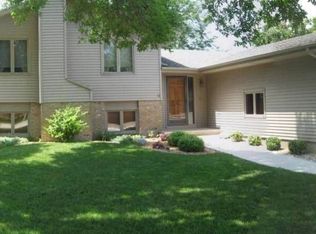 1317 Stanford Ave, Fremont, NE 68025