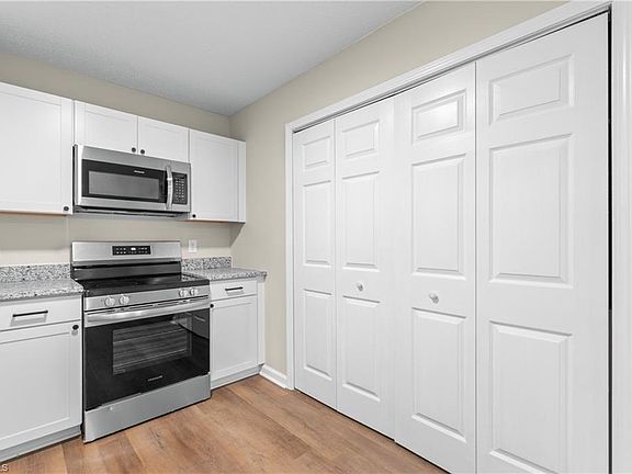 3rd image of 308 Hickory Ln