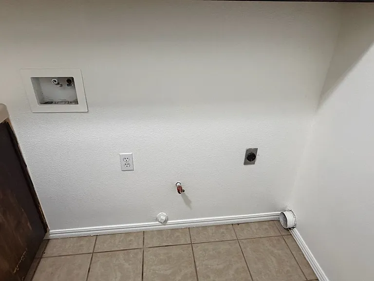 1339 Vine St — Photo 19