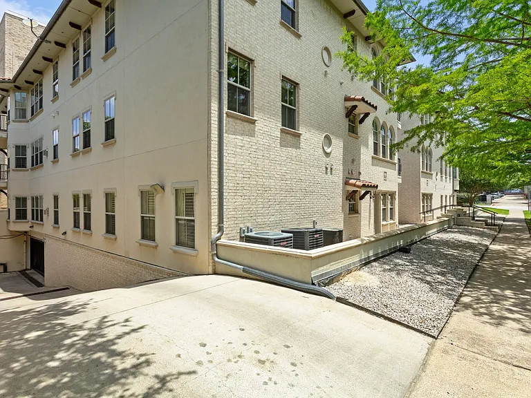 5801 Hillcrest Ave #9 — Photo 17