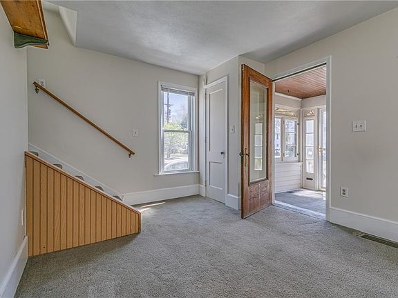 2nd image of 141 E Walnut Ave