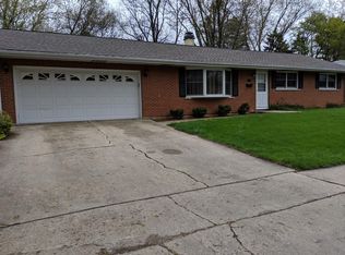 121 Laurel Ln, Dekalb, IL 60115