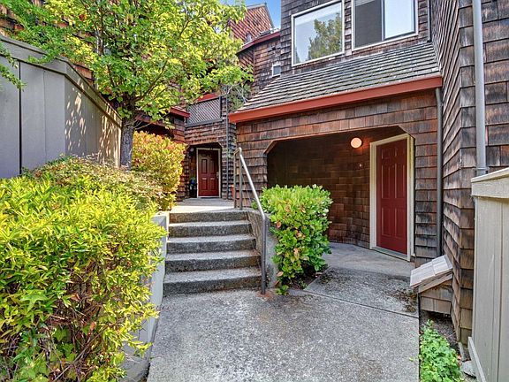 2nd image of 14 Peter Coutts Cir
