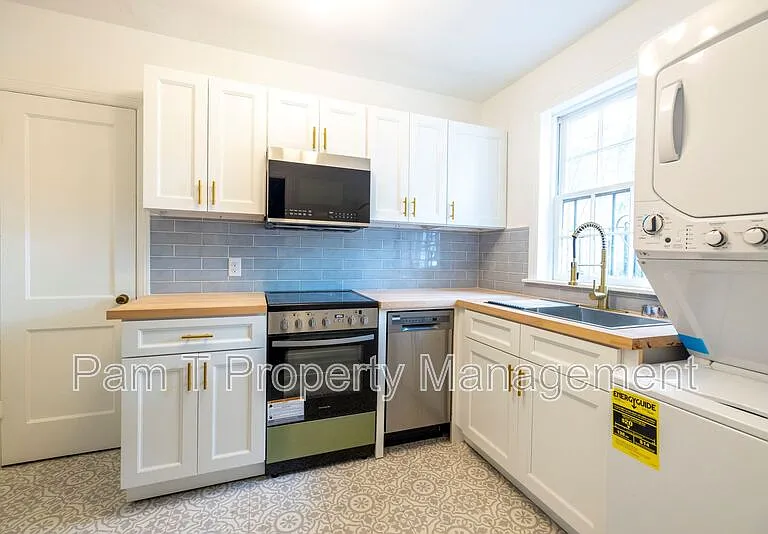 3411 Bull St #1 — Photo 4