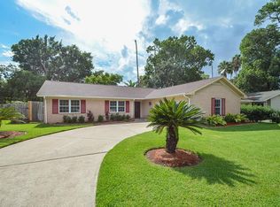 105 Denton Dr, Seabrook, TX 77586