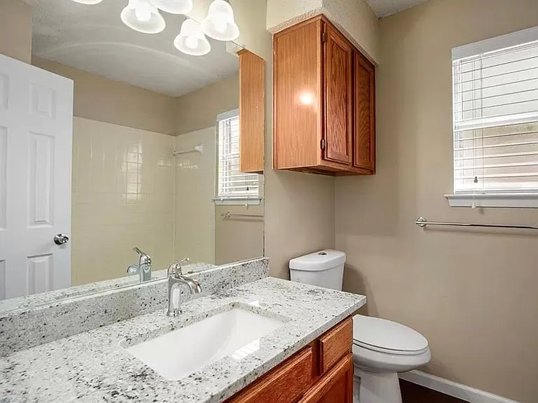 2704 Crownspoint Dr — Photo 4