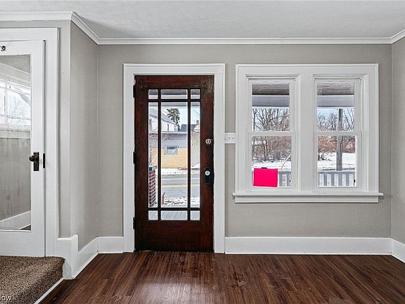 5th image of 2114 Elyria Ave