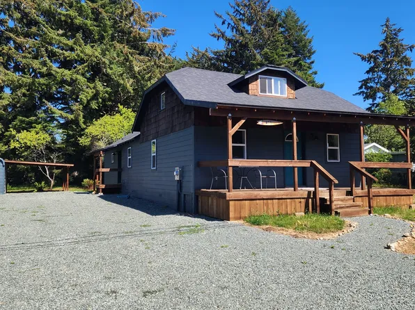 358 Lexington Ave NE, Bandon, OR 97411