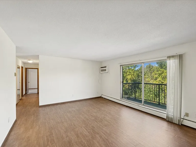 Edina Manor Apartments — Photo 8