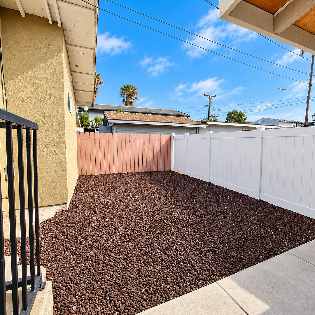 Spacious 3 Bedroom, 2 Bathroom Home with Garage & Private Yard! — Photo 4