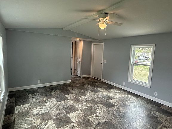 3rd image of 458 White Oak Ln