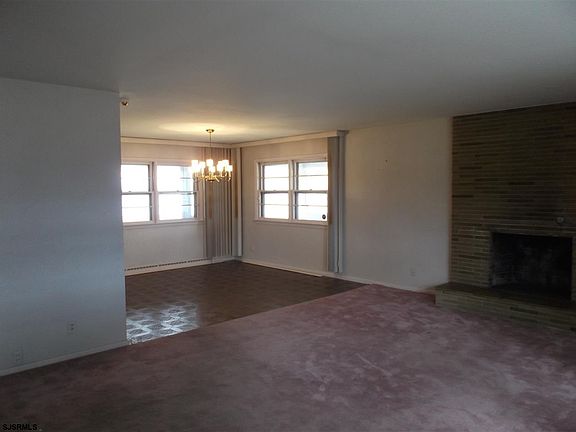 4th image of 2400 E Chestnut Ave