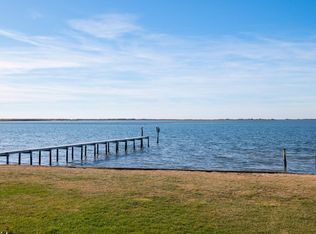 32 Lighthouse Rd, Hampton Bays, NY 11946