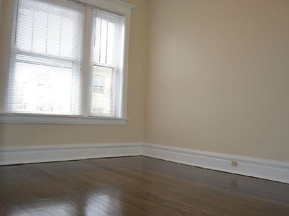 5th image of 4719 N Lincoln Ave
