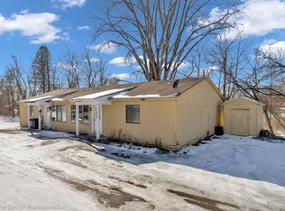 400 Cedar Lake Ln, Ortonville, MI