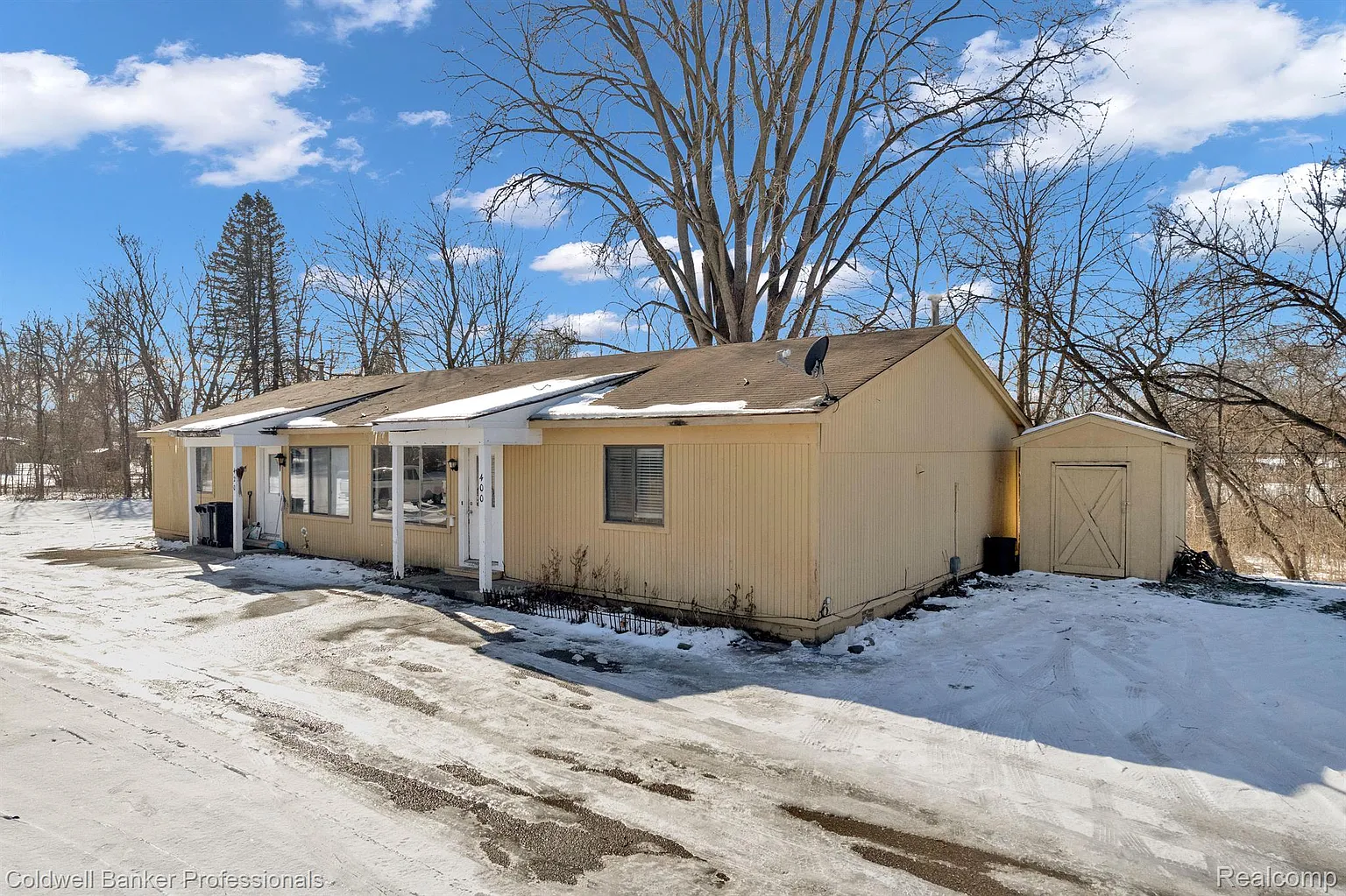 400 Cedar Lake Ln photo 1