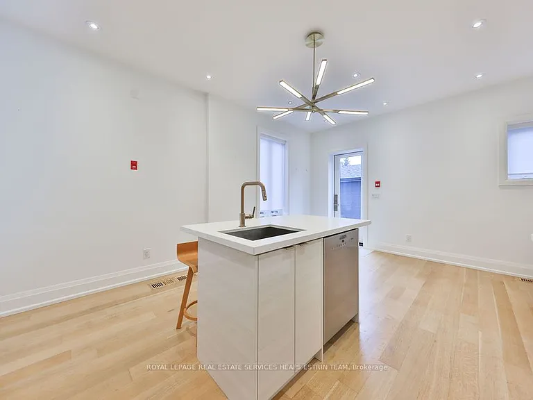 234 Brock Ave #MAIN — Photo 3