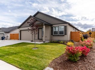 2736 NE 6th Dr, Redmond, OR 97756