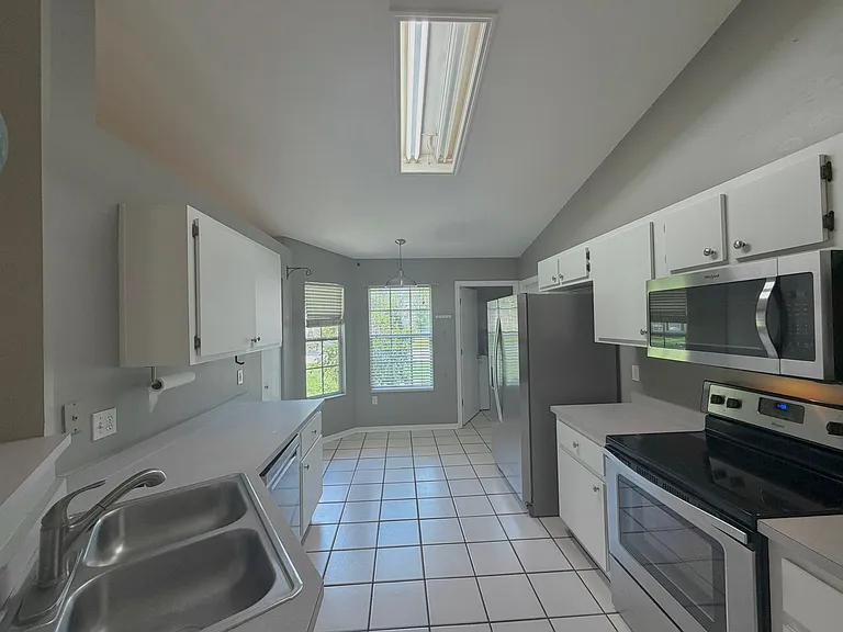 3946 NW 59th Ave — Photo 5