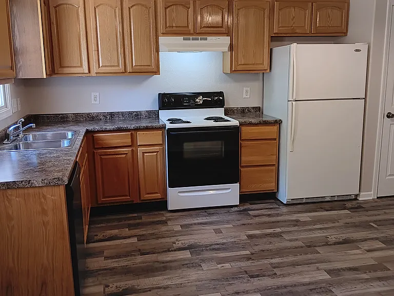 809 Walnut St — Photo 7
