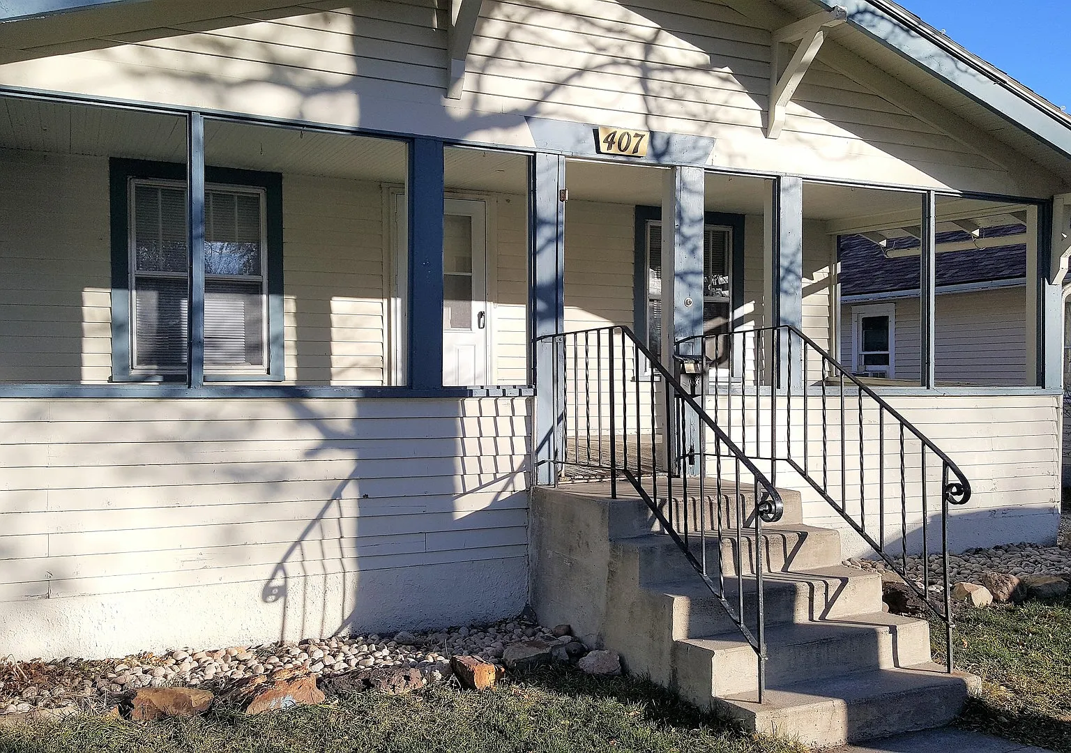 Charming 2+ Bedroom House in Laurel! — Photo 1