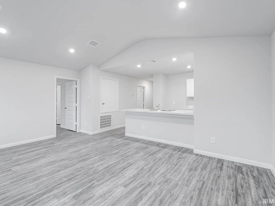 2nd image of 713 S Magnolia Ave