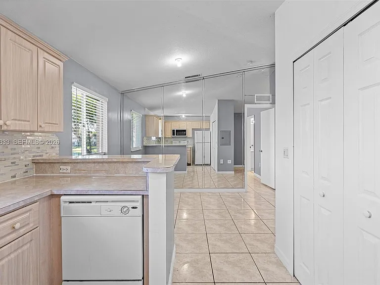1261 SE 27th St #201 — Photo 17