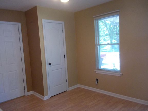 3rd image of 300 10th St
