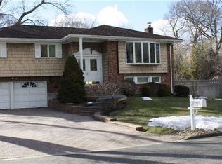 26 Windham Dr, Huntington Station, NY 11746