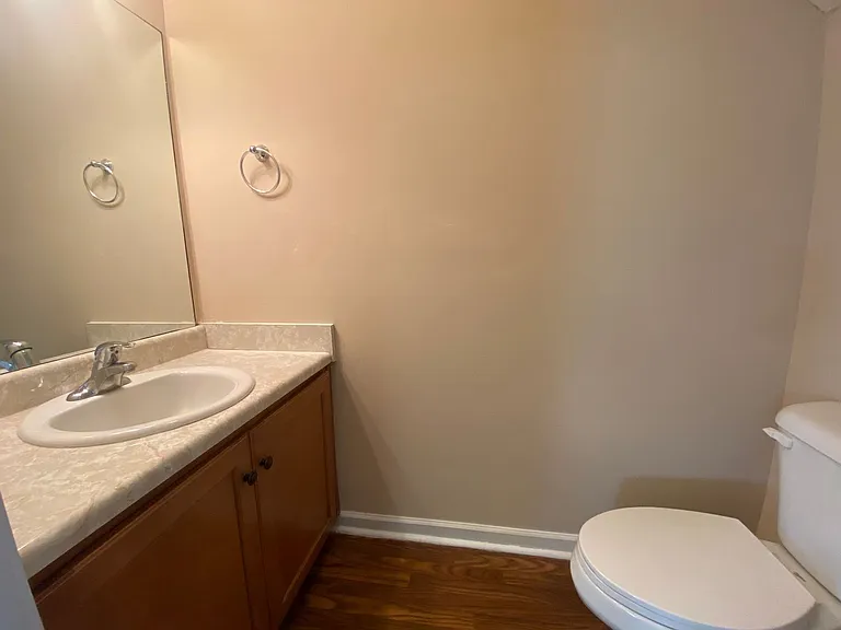 401 Barry McCaffrey L1 Maybank Vlg — Photo 9
