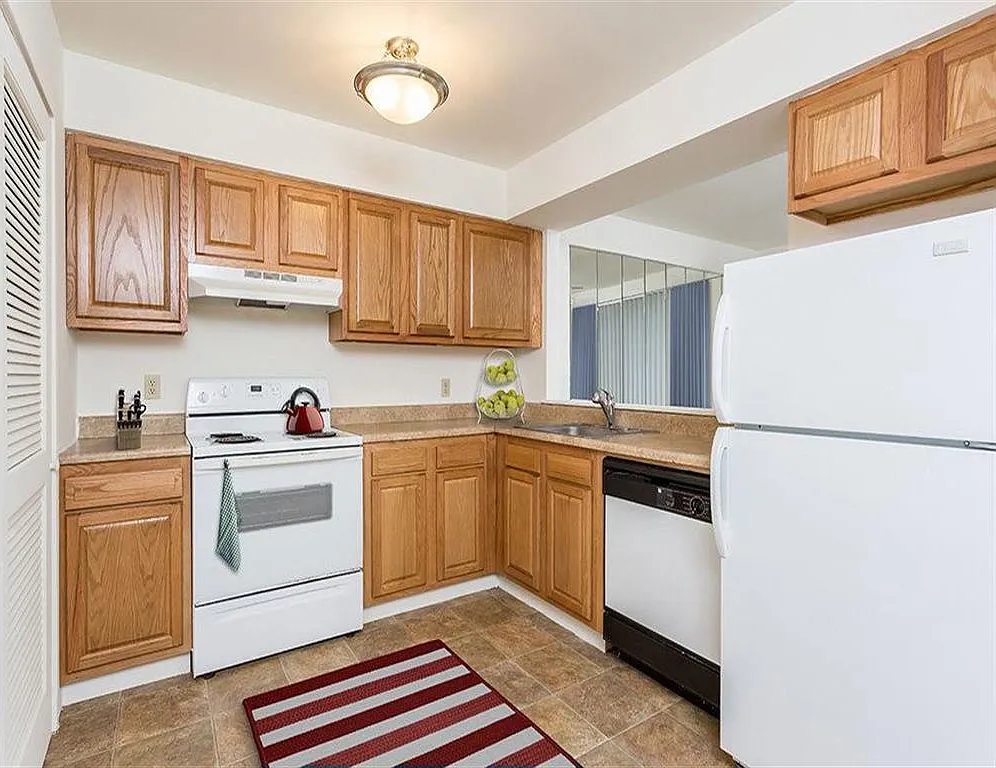 Emerald Springs Apartment Homes — Photo 4