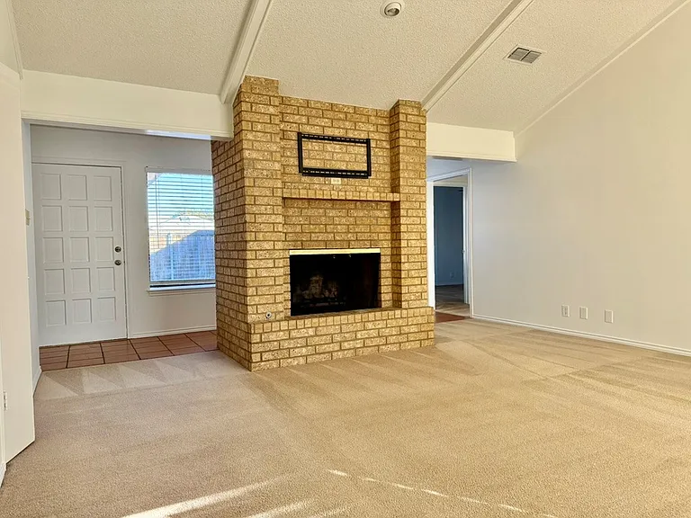 2405 Castleford Rd — Photo 3
