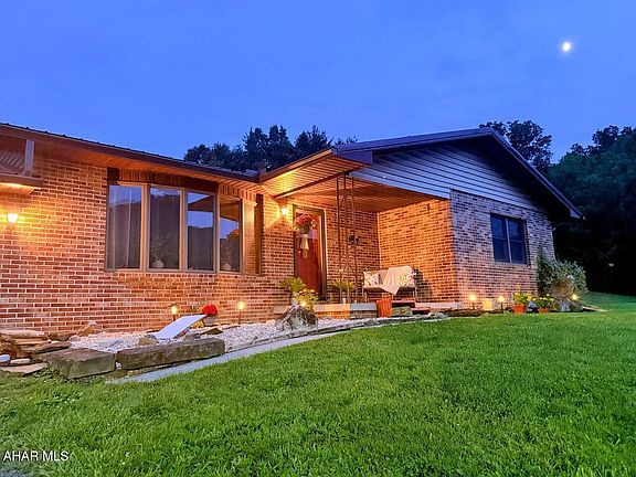 2nd image of 636 Kanouff Rd