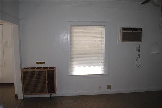 4th image of 227 E Wyandotte St