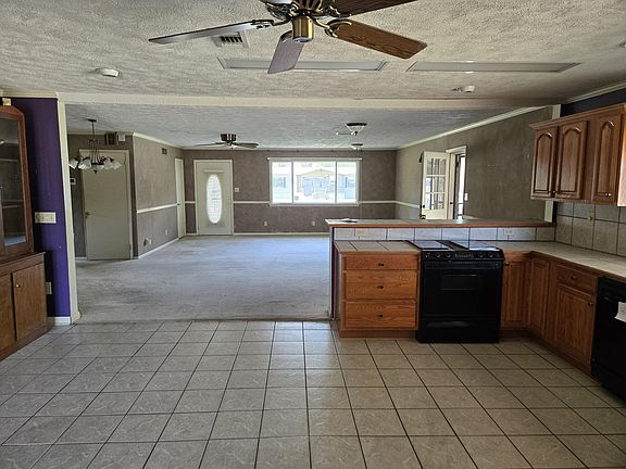 4th image of 404 Main St E