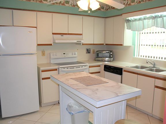 5th image of 4675 Robinwood Cir APT B