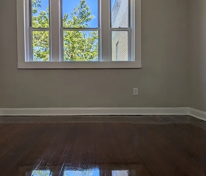 305 William St — Photo 7