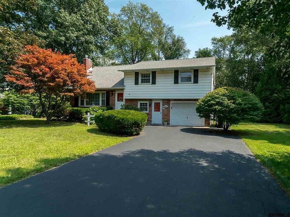 1st image of 21 Lace Ln