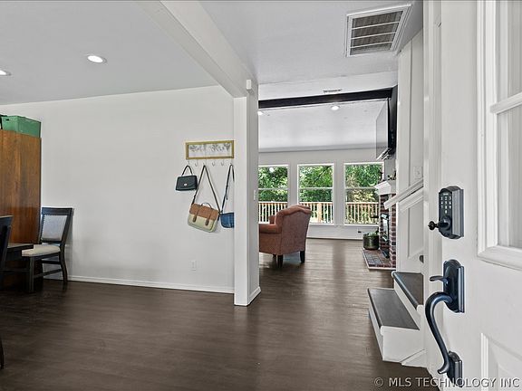 5th image of 208 SE Quail Ridge Loop