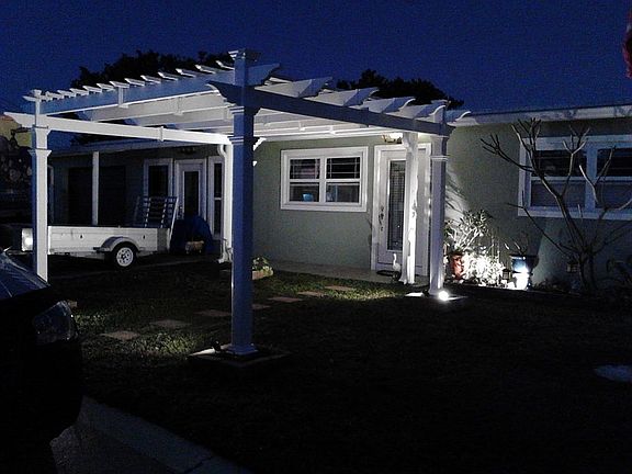 4th image of 3636 SE 21st Ave