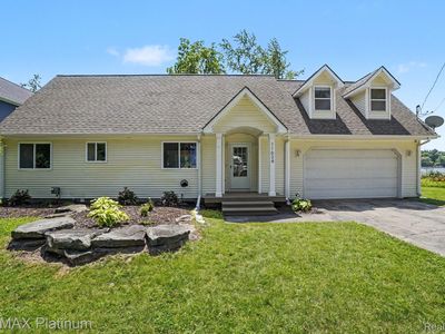 11624 Island Ct, Hartland, MI, 48353