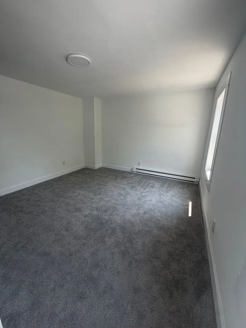 Fully Remodeled 4/5 Bedroom, 2 Bath Home Townhome in desirable West End Lancaster — Photo 4