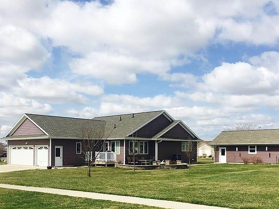 2nd image of 806 Hilltop Dr