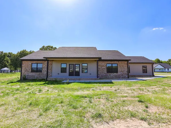 111 Ayly Estates Dr, Mayfield, KY 42066