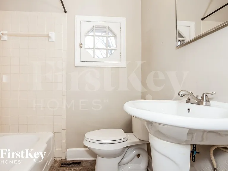 1421 Waddell St — Photo 9