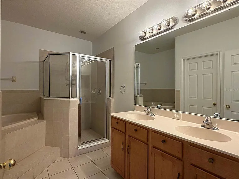4530 Amberly Oaks Ct — Photo 23